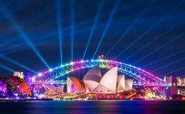 Cầu cảng Sydney với màn trình diễn ánh sáng ngoạn mục